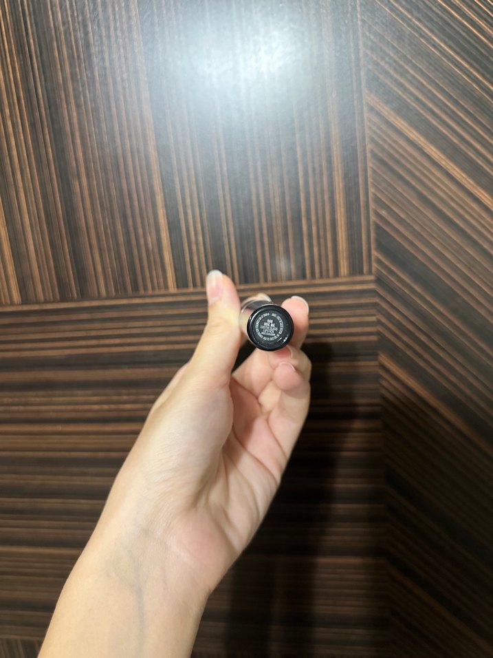 MAC Parlak Bej Ruj hug me - Görsel 4