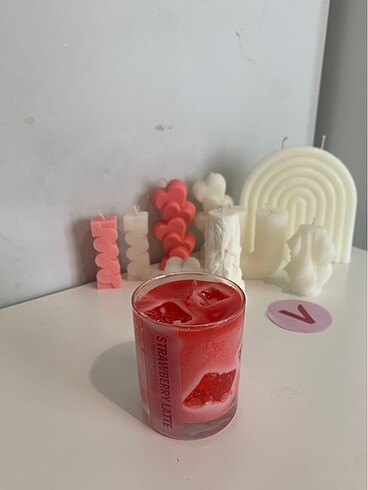 İce strawberry latte mum