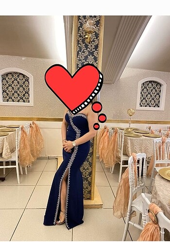 Diğer Taşlı yırtmaçlı ister transparan ister askılı kullanılabilir.