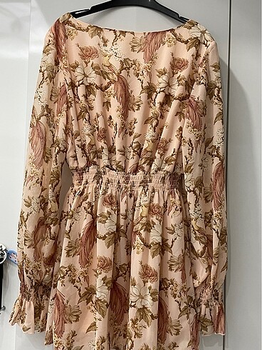 H&M H&M beli ve kolları lastikli, çiçekli, v yaka mini elbise