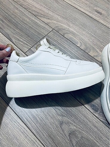 39 Beden BERSHKA BEYAZ SNEAKER