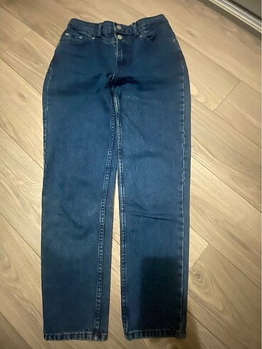 PULL&BEAR MOM JEANS