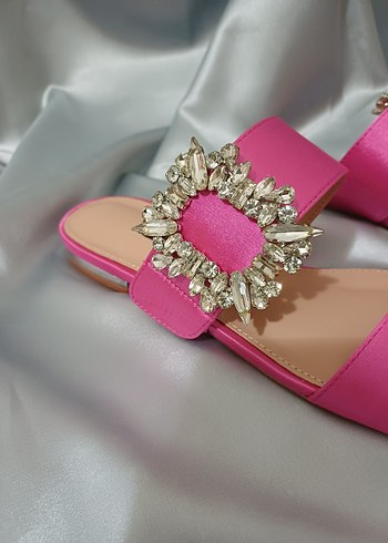 Pembe Çiçek Desenli Tokalı Kadın Terlik - Görsel 2