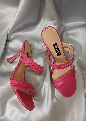 Pembe Tokalı İnce Topuklu Kadın Terlik - Görsel 4