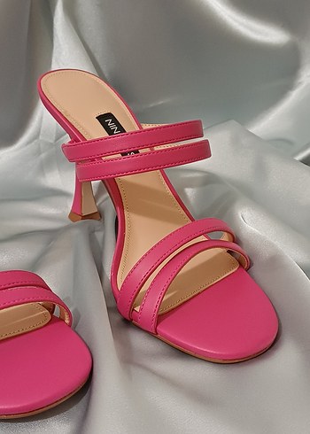 Pembe Tokalı İnce Topuklu Kadın Terlik - Görsel 3