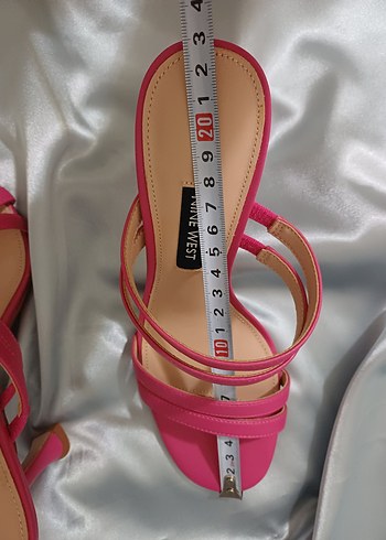 Pembe Tokalı İnce Topuklu Kadın Terlik - Görsel 6