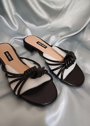 Nine West Siyah Kadın Topuklu Terlik