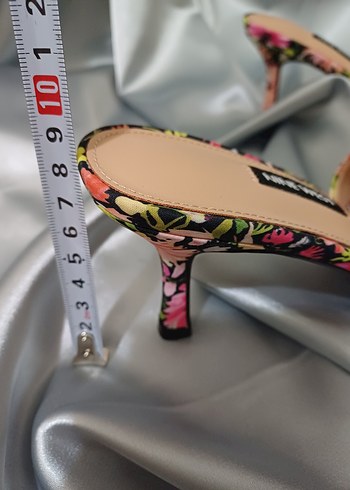 39 Beden çeşitli Renk Nine West Çiçek Desenli Kadın Terlik