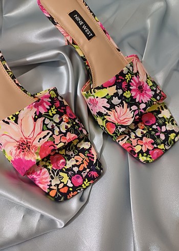 39 Beden Nine West Çiçek Desenli Kadın Terlik