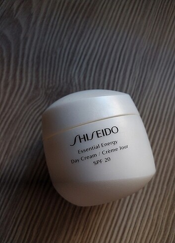 Shiseido gündüz kremi