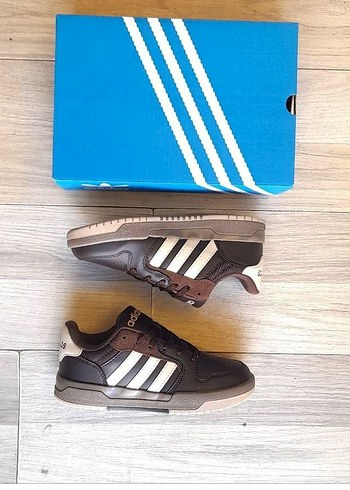 39 Beden Kahverengi Adidas Spor Ayakkabı