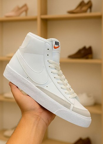 Beyaz Nike Stiletto Topuklu Kadın Spor Ayakkabı