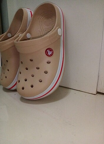 38 Beden ten rengi Renk CROCS TERLİK 