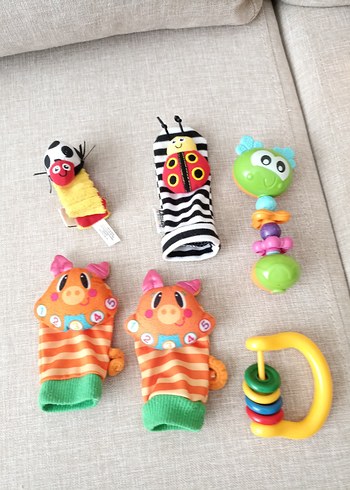 Fisher Price çıngırakli bileklik ve çorap. çıngıraklar