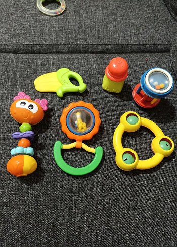 Fisher Price Renkli Diş Kaşıyıcı ve Çıngırak Seti