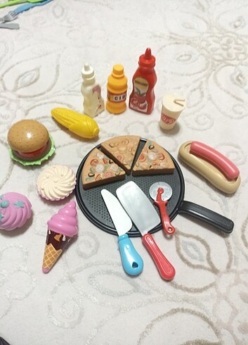  Beden Renk Pizza ve tatli seti . SATILDI..