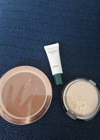 Bej Makyaj Seti: Pudra, bronzer ve Dudak Balmı