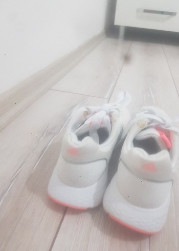 Beyaz Kadın Spor Ayakkabı Elastik Detaylı - Görsel 5