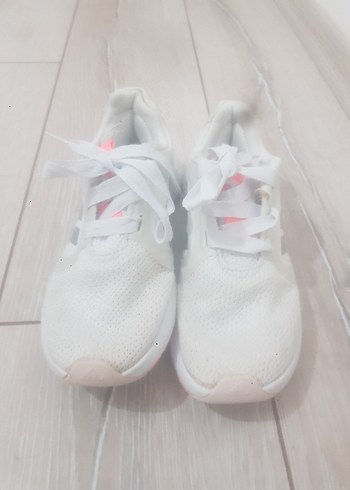 Beyaz Kadın Spor Ayakkabı Elastik Detaylı - Görsel 3