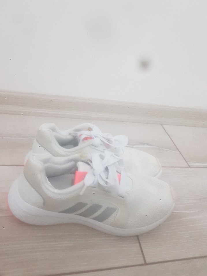 Beyaz Kadın Spor Ayakkabı Elastik Detaylı - Görsel 4