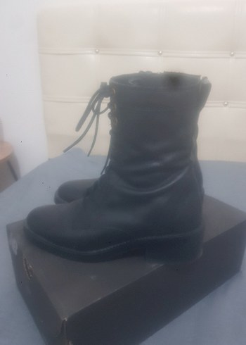 Siyah Deri Gotik Tokalı Kadın Bot - Görsel 2