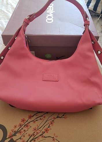 Deri pembe kol çantası 