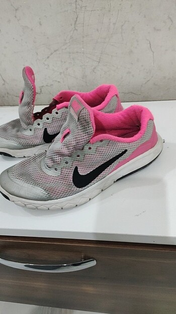 Orijinal Nike kız çocuk için spor ayakkabı