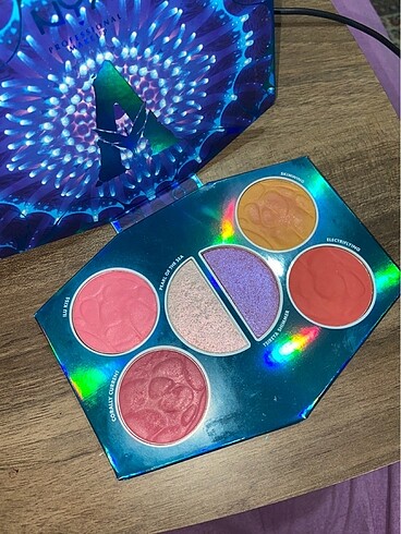 NYX Nyx Avatar Allık/Aydınlatıcı paleti