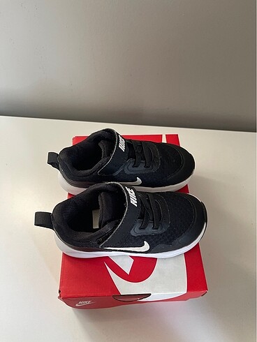 25 Beden siyah Renk Nike spor ayakkabı