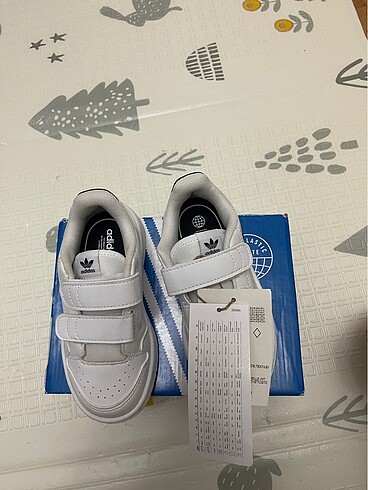 26 Beden Adidas spor ayakkabı sıfır