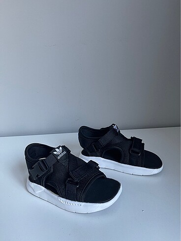Adidas çocuk sandalet