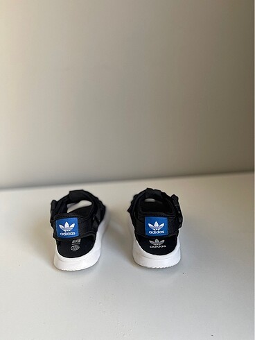26 Beden Adidas çocuk sandalet