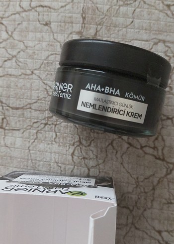 AHA+BHA Kömürlü Nemlendirici Krem - Görsel 3