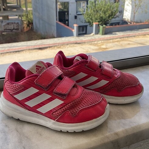 Adidas spor ayakkabı