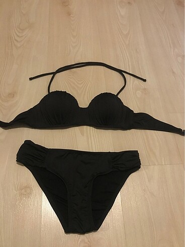 Siyah bikini Hiçbir kusuru yok sadece bir kez giydim