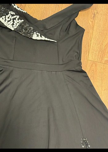 Nakışlı V Yakalı Uzun Siyah Kadın Elbise - Görsel 3