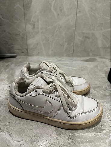 Nike Court Borough Low
