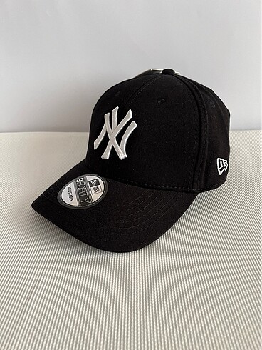 New Era NY Logolu Unisex Siyah Şapka