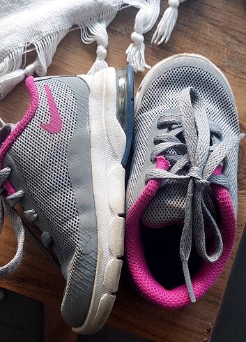 22 Beden çeşitli Renk Nike kiz cocuk ayakkabi