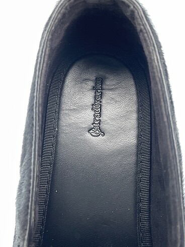 39 Beden siyah Renk Stradivarius Babet %70 İndirimli.