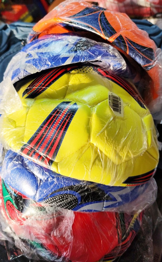 Renkli Yeşil Futbol Topu - Görsel 2