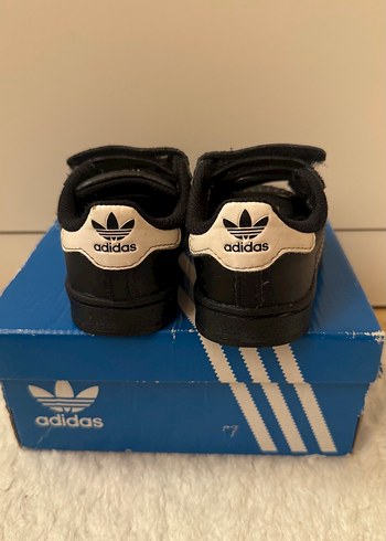 23 Beden siyah Renk Unisex Çocuk Siyah Adidas Spor Ayakkabı