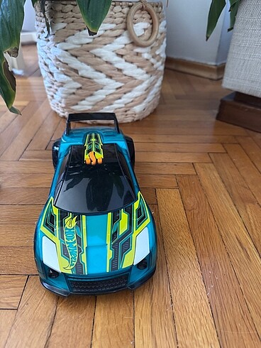 Büyük boy Hot wheels hareketli araba