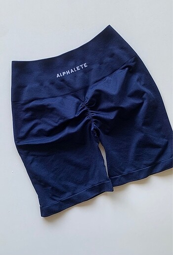 Alphalete Push up büzgülü şort