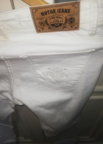 Düğmeli Beyaz Kadın Kot Pantolon - Görsel 4