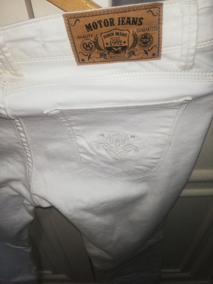 Düğmeli Beyaz Kadın Kot Pantolon - Görsel 4