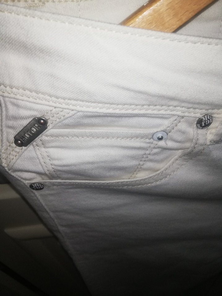 Düğmeli Beyaz Kadın Kot Pantolon - Görsel 5