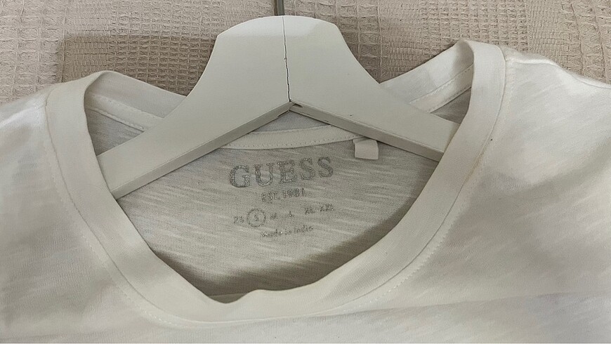 s Beden Guess tişört