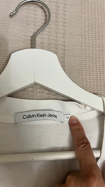 m Beden Calvin klein tişört
