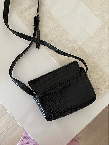 Siyah çanta - Görsel 2